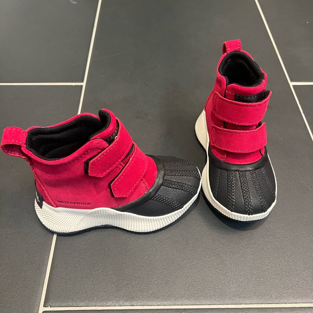 Toddler girls Sorel Boots size 8. Brand new, Never Worn